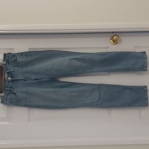 Levi's mid-rise skinny jeans